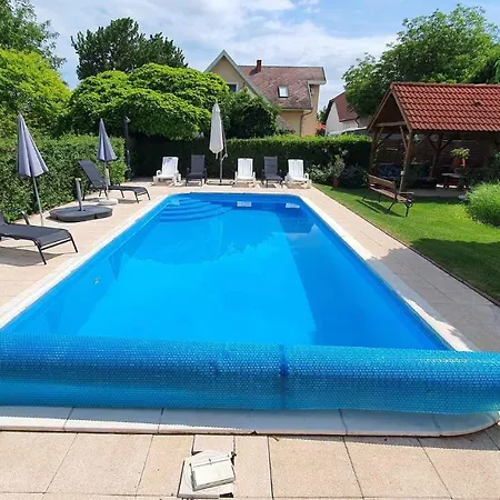 Appartamento Two-bedroom Near 5 *