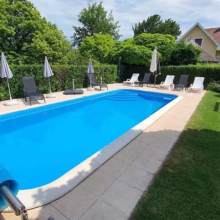 Two-bedroom Near 5 * Шиофок