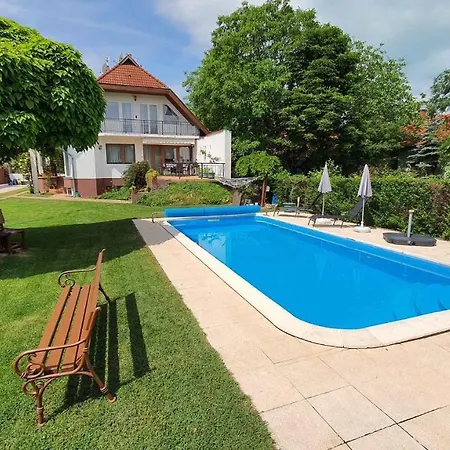 Appartement Two-bedroom Near 5 *