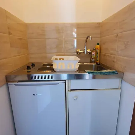 Two-bedroom Near 5 Appartamento