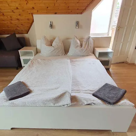 Two-bedroom Near 5 Appartamento *