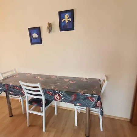Two-bedroom Near 5 Appartamento *