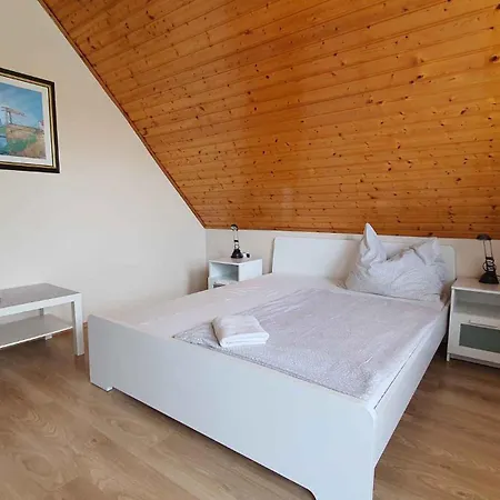 Two-bedroom Near 5 Appartamento Siófok