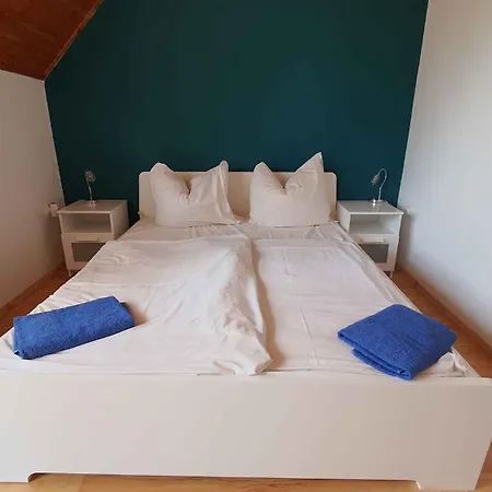 Two-bedroom Near 5 Appartamento *
