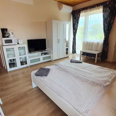 Two-bedroom Near 5 *