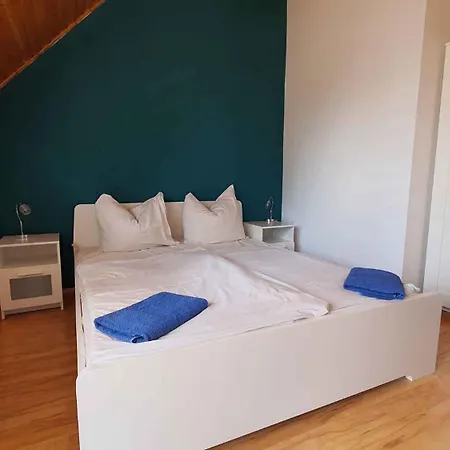 Two-bedroom Near 5