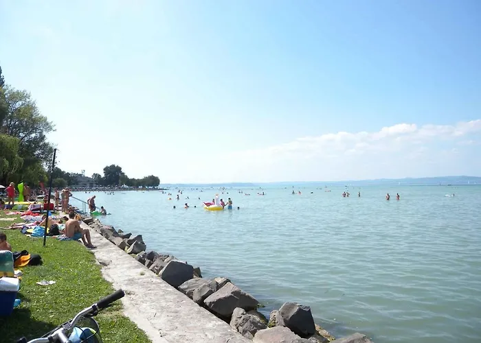 Two-bedroom Near 5 דירה