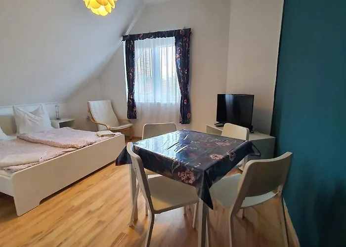 Two-bedroom Near 5 *