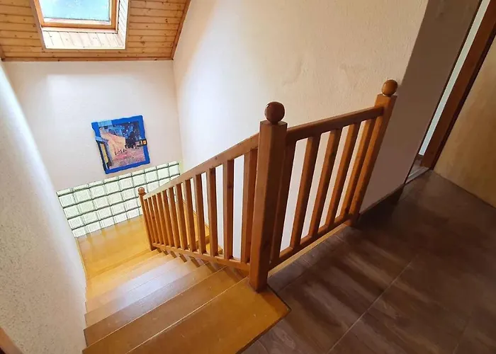 Two-bedroom Near 5 דירה שיופוק