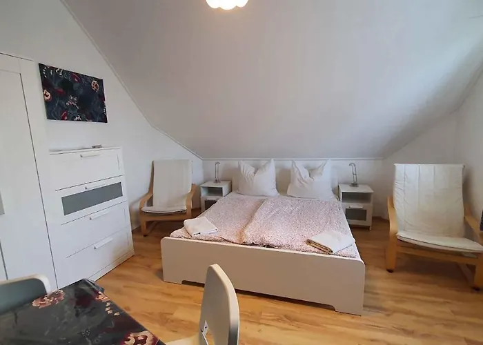 Two-bedroom Near 5 Apartment *