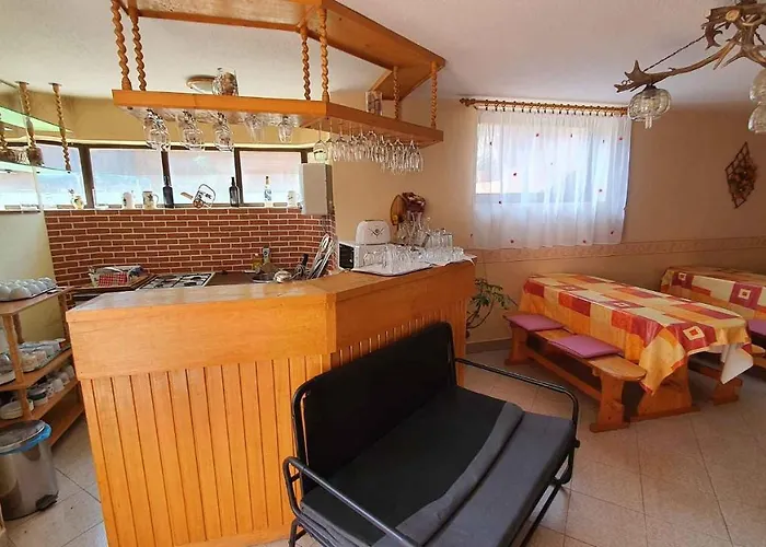 Two-bedroom Near 5 דירה