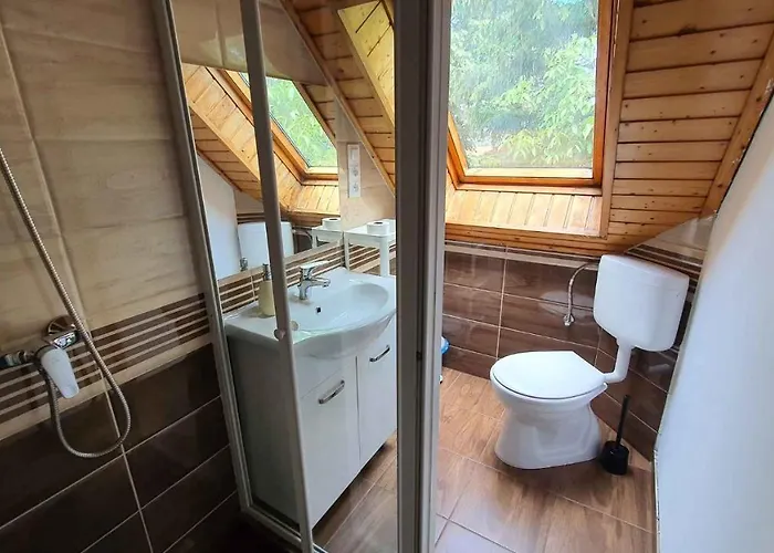 Two-bedroom Near 5 דירה